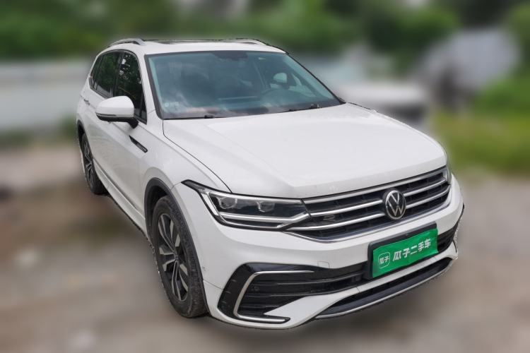 Used Volkswagen Tiguan L 2024 330TSI Automatic Two-Wheel Drive R-Line Enhanced Edition Front Right 45 Deg