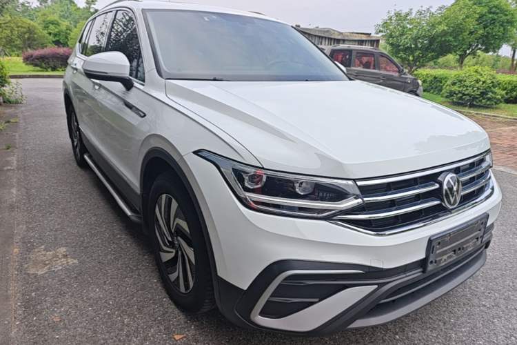 Used Volkswagen Tiguan L 2024 300TSI Automatic Two-Wheel Drive Smart Edition Front Right 45 Deg