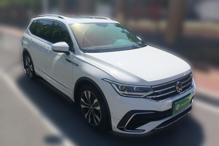 Used Volkswagen Tiguan L 2024 330TSI Automatic Two-Wheel Drive R-Line Enhanced Edition Front Right 45 Deg