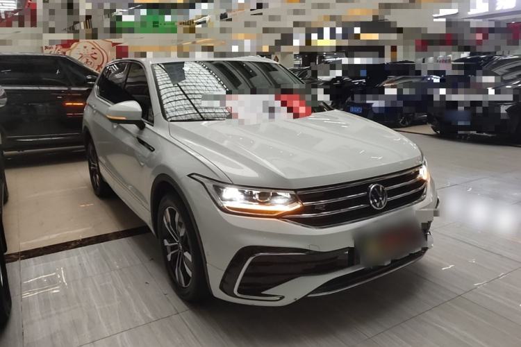 Used Volkswagen Tiguan L 2024 330TSI Automatic Two-Wheel Drive R-Line Enhanced Edition Front Right 45 Deg