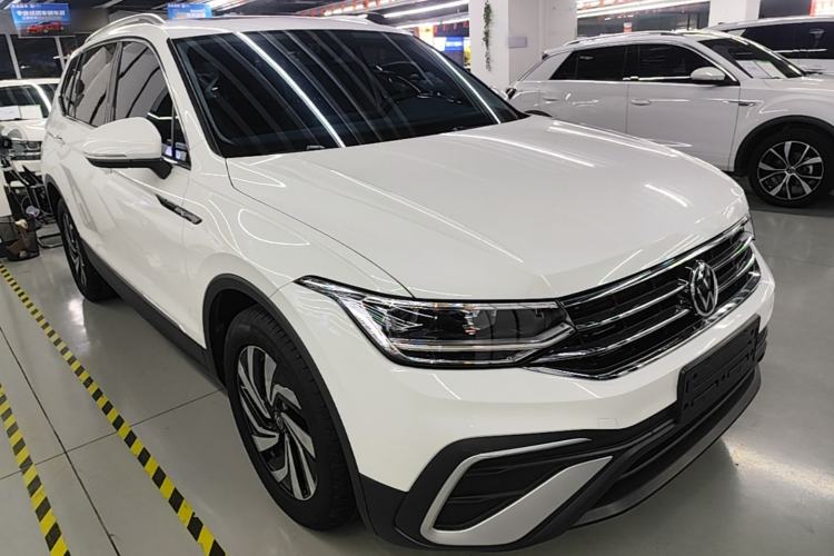 Used Volkswagen Tiguan L 2024 330TSI Automatic Two-Wheel Drive Smart Edition Front Right 45 Deg