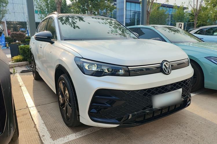 Used Volkswagen Tiguan L 2024 PRO 380TSI Four-Wheel Drive R-Line Prestige Edition Front Right 45 Deg