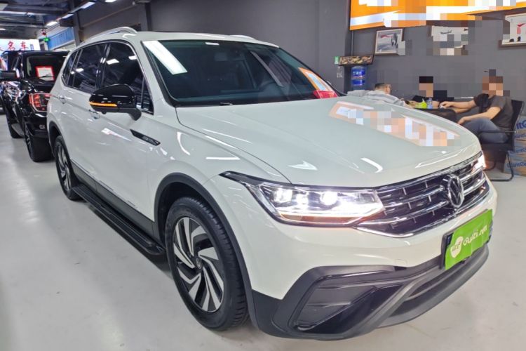 Used Volkswagen Tiguan L 2024 300TSI Automatic Two-Wheel Drive Smart Edition Front Right 45 Deg