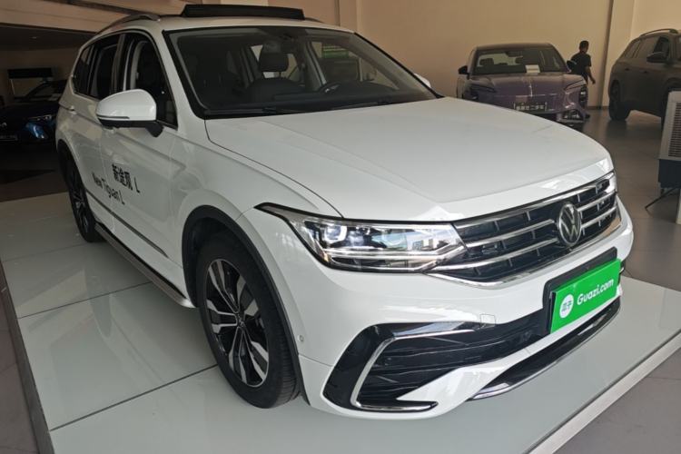 Used Volkswagen Tiguan L 2024 Outstanding Model 330TSI Automatic Two-Wheel Drive R-Line Dragon Glory Edition Front Right 45 Deg