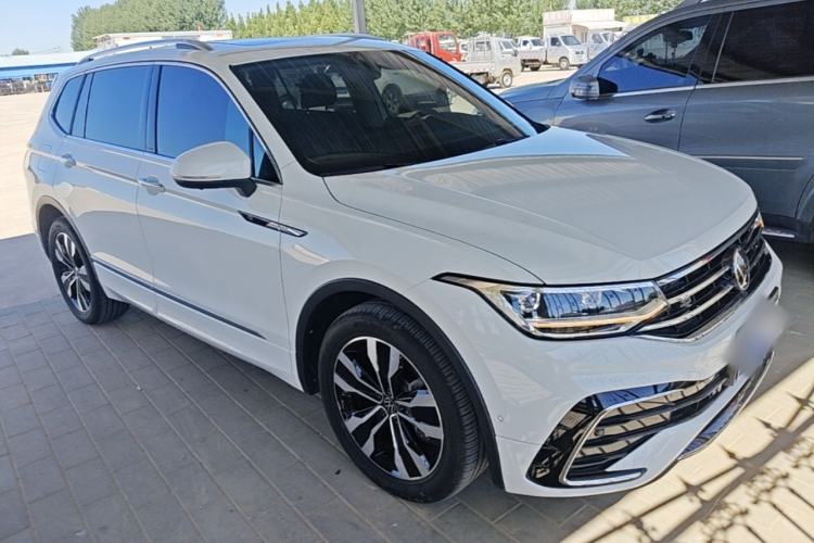 Used Volkswagen Tiguan L 2024 330TSI Automatic Two-Wheel Drive R-Line Enhanced Edition Front Right 45 Deg