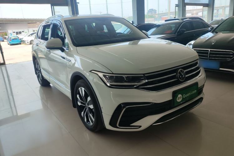 Used Volkswagen Tiguan L 2024 330TSI Automatic Two-Wheel Drive R-Line Enhanced Edition Front Right 45 Deg