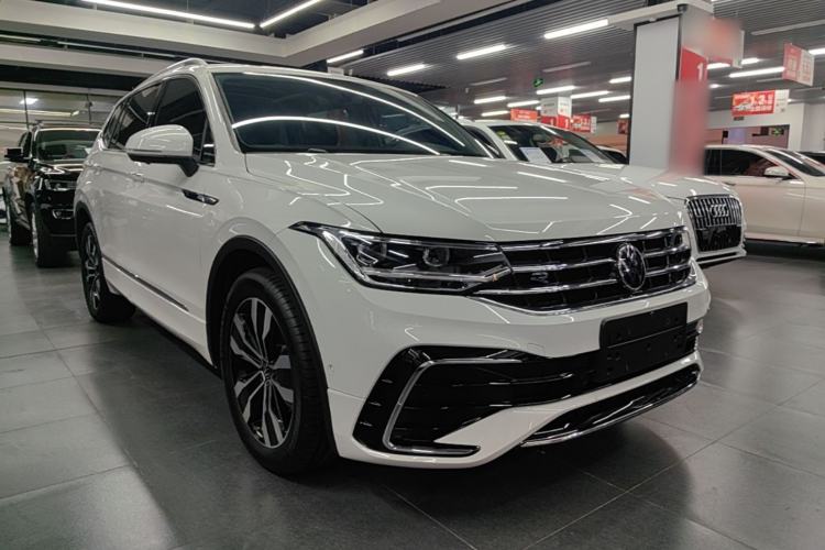 Used Volkswagen Tiguan L 2024 330TSI Automatic Two-Wheel Drive R-Line Enhanced Edition Front Right 45 Deg