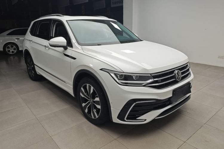 Used Volkswagen Tiguan L 2024 330TSI Automatic Two-Wheel Drive R-Line Enhanced Edition Front Right 45 Deg