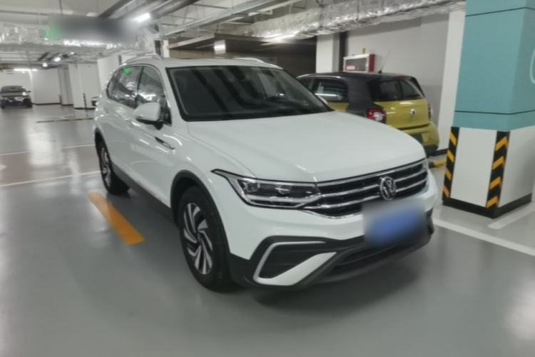 Used Volkswagen Tiguan L 2024 300TSI Automatic Two-Wheel Drive Smart Edition Front Right 45 Deg