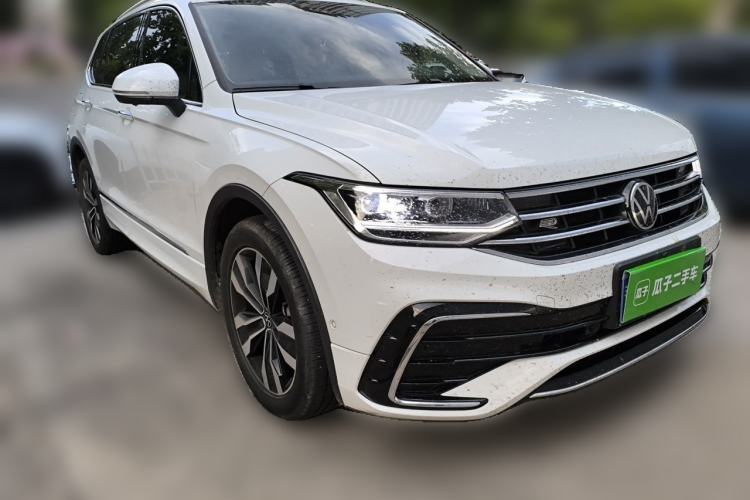 Used Volkswagen Tiguan L 2024 330TSI Automatic Two-Wheel Drive R-Line Enhanced Edition Front Right 45 Deg