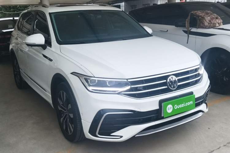 Used Volkswagen Tiguan L 2024 330TSI Automatic Two-Wheel Drive R-Line Enhanced Edition Front Right 45 Deg