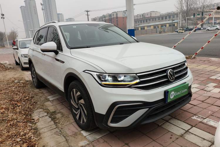 Used Volkswagen Tiguan L 2024 300TSI Automatic Two-Wheel Drive Smart Edition Front Right 45 Deg