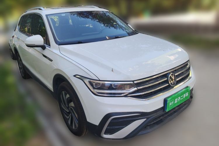 Used Volkswagen Tiguan L 2024 300TSI Automatic Two-Wheel Drive Smart Edition Front Right 45 Deg