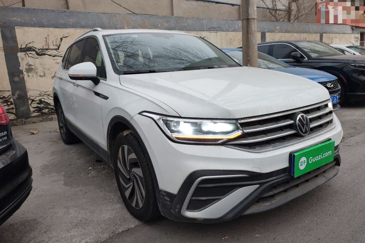 Used Volkswagen Tiguan L 2024 300TSI Automatic Two-Wheel Drive Smart Edition Front Right 45 Deg