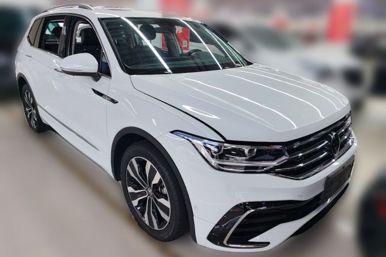 Used Volkswagen Tiguan L 2024 330TSI Automatic Two-Wheel Drive R-Line Enhanced Edition Front Right 45 Deg