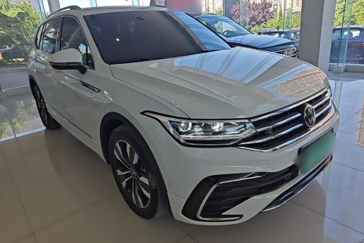 Used Volkswagen Tiguan L 2024 330TSI Automatic Two-Wheel Drive R-Line Enhanced Edition Front Right 45 Deg