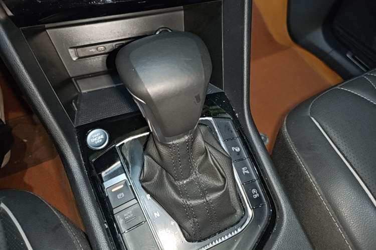 Used Volkswagen Tiguan L 2024 330TSI Automatic Two-Wheel Drive R-Line Enhanced Edition Gear Lever