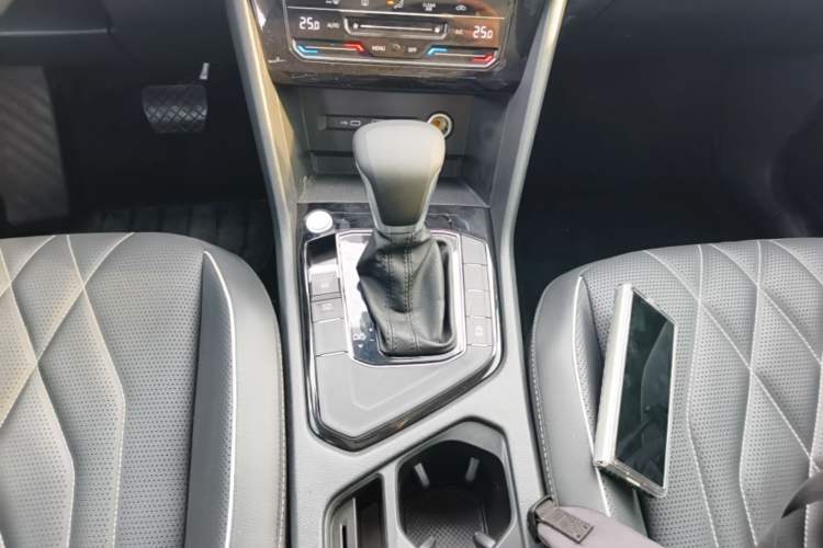 Used Volkswagen Tiguan L 2024 300TSI Automatic Two-Wheel Drive Smart Edition Gear Lever