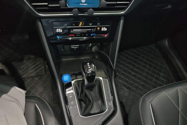 Used Volkswagen Tiguan L 2024 Outstanding Model 300TSI Automatic Two-Wheel Drive Longteng Edition Gear Lever