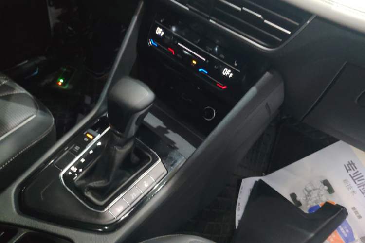 Used Volkswagen Tiguan L 2024 330TSI Automatic Two-Wheel Drive R-Line Enhanced Edition Gear Lever