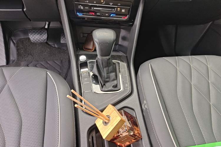 Used Volkswagen Tiguan L 2024 300TSI Automatic Two-Wheel Drive Smart Edition Gear Lever