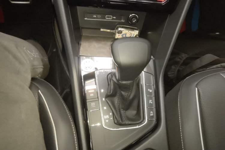 Used Volkswagen Tiguan L 2024 330TSI Automatic Two-Wheel Drive R-Line Enhanced Edition Gear Lever