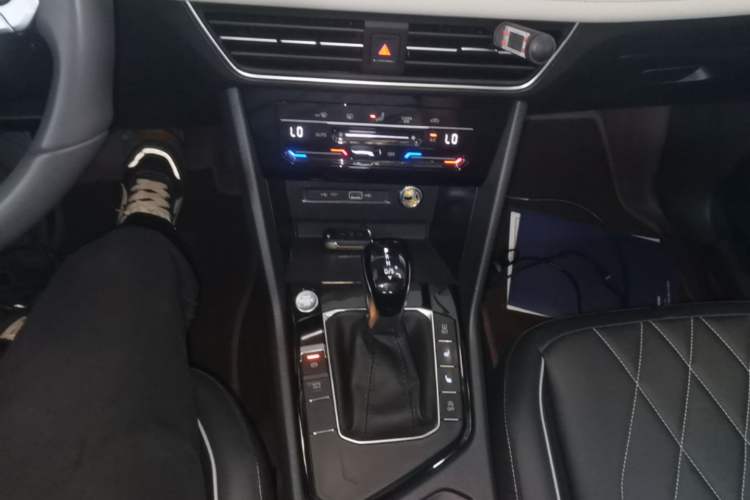 Used Volkswagen Tiguan L 2024 300TSI Automatic Two-Wheel Drive Smart Edition Gear Lever