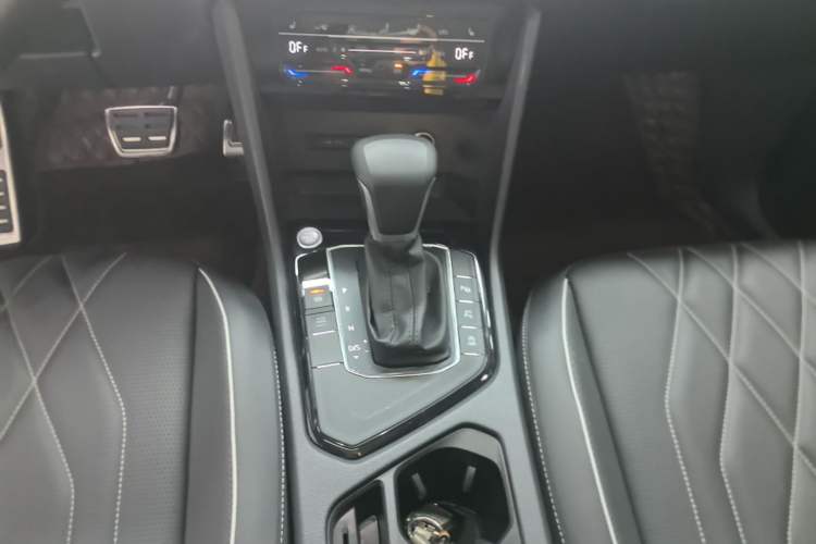Used Volkswagen Tiguan L 2024 330TSI Automatic Two-Wheel Drive R-Line Enhanced Edition Gear Lever