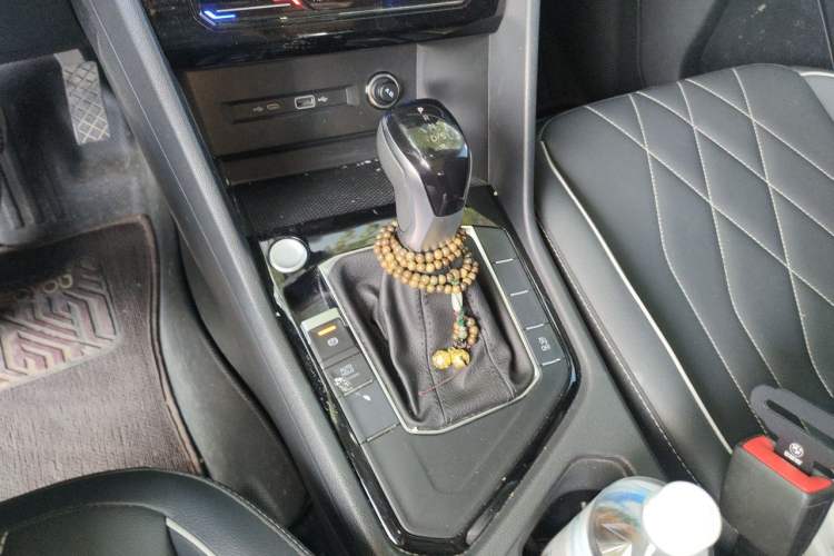 Used Volkswagen Tiguan L 2024 Outstanding Model 300TSI Automatic Two-Wheel Drive Longteng Edition Gear Lever