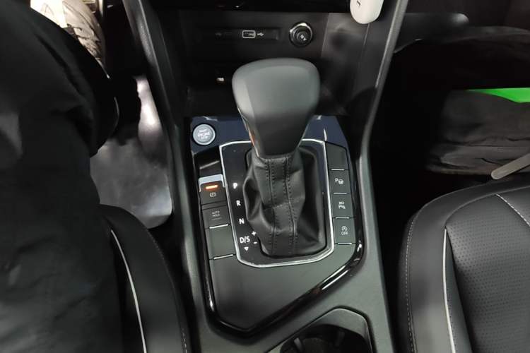 Used Volkswagen Tiguan L 2024 330TSI Automatic Two-Wheel Drive R-Line Enhanced Edition Gear Lever