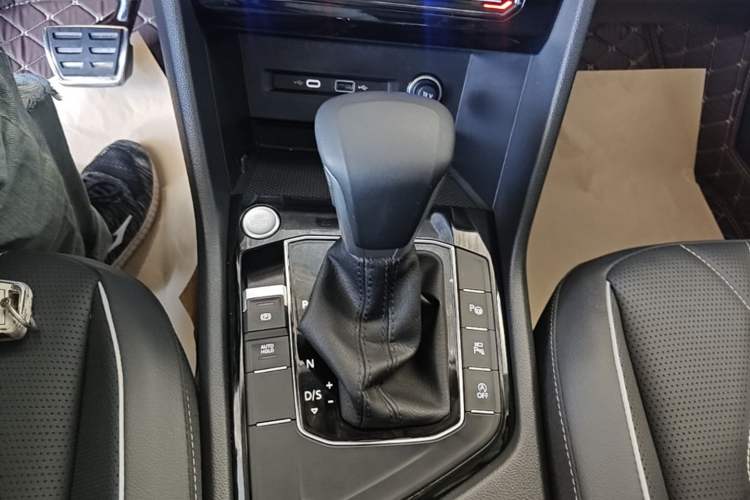 Used Volkswagen Tiguan L 2024 330TSI Automatic Two-Wheel Drive R-Line Enhanced Edition Gear Lever