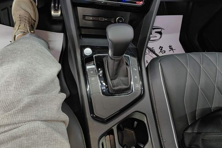 Used Volkswagen Tiguan L 2024 330TSI Automatic Two-Wheel Drive R-Line Enhanced Edition Gear Lever