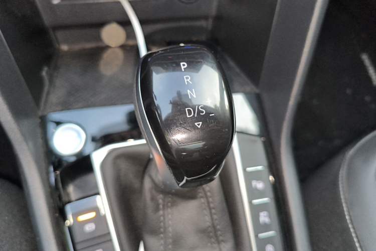 Used Volkswagen Tiguan L 2024 330TSI Automatic Two-Wheel Drive R-Line Enhanced Edition Gear Lever