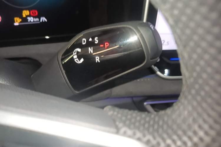 Used Volkswagen Tiguan L 2024 PRO 380TSI Four-Wheel Drive R-Line Prestige Edition Gear Lever