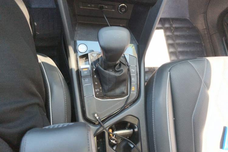 Used Volkswagen Tiguan L 2024 330TSI Automatic Two-Wheel Drive R-Line Enhanced Edition Gear Lever
