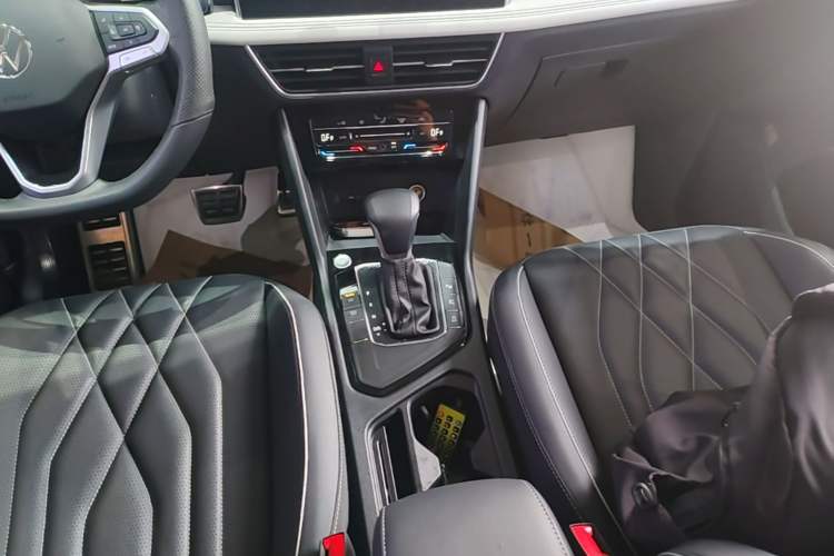 Used Volkswagen Tiguan L 2024 300TSI Automatic Two-Wheel Drive Smart Edition Gear Lever