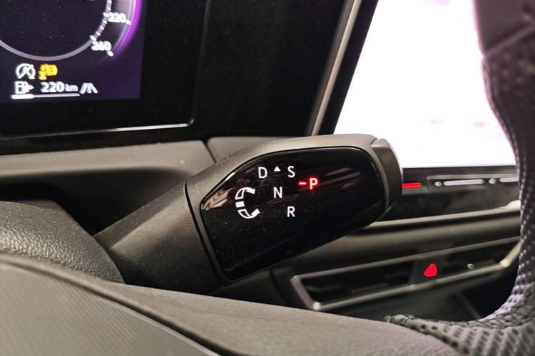 Used Volkswagen Tiguan L 2024 PRO 330TSI Two-Wheel Drive Smart Edition Gear Lever