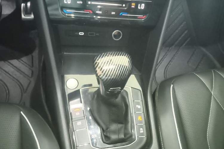 Used Volkswagen Tiguan L 2024 330TSI Automatic Two-Wheel Drive R-Line Enhanced Edition Gear Lever