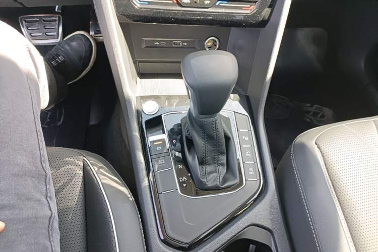 Used Volkswagen Tiguan L 2024 330TSI Automatic Two-Wheel Drive R-Line Enhanced Edition Gear Lever
