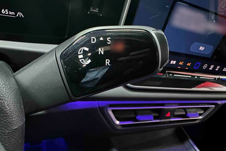 Used Volkswagen Tiguan L 2024 PRO 330TSI Two-Wheel Drive R-Line Smart Edition Gear Lever