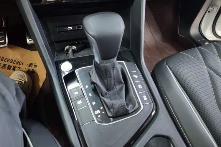 Used Volkswagen Tiguan L 2024 330TSI Automatic Two-Wheel Drive R-Line Enhanced Edition Gear Lever