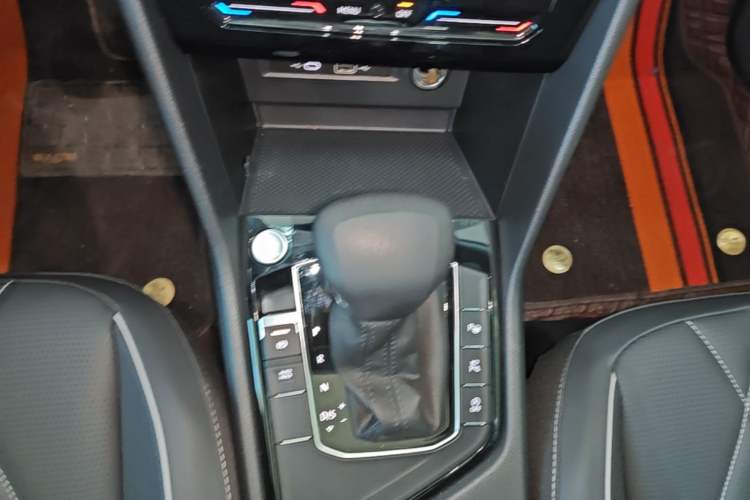 Used Volkswagen Tiguan L 2024 330TSI Automatic Two-Wheel Drive R-Line Enhanced Edition Gear Lever