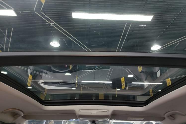Used Volkswagen Tiguan L 2024 Outstanding Model 300TSI Automatic Two-Wheel Drive Longteng Edition Headliner