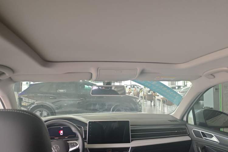 Used Volkswagen Tiguan L 2024 Outstanding Model 330TSI Automatic Two-Wheel Drive R-Line Dragon Glory Edition Headliner