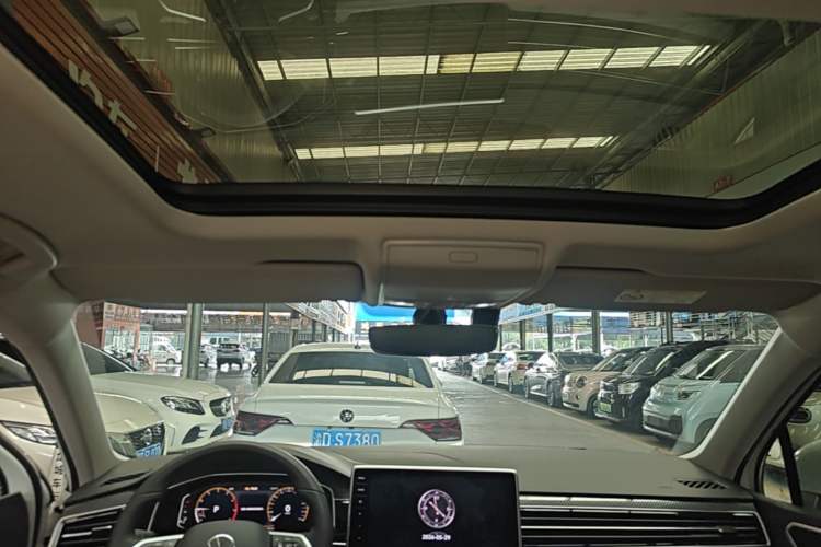 Used Volkswagen Tiguan L 2024 330TSI Automatic Two-Wheel Drive R-Line Enhanced Edition Headliner