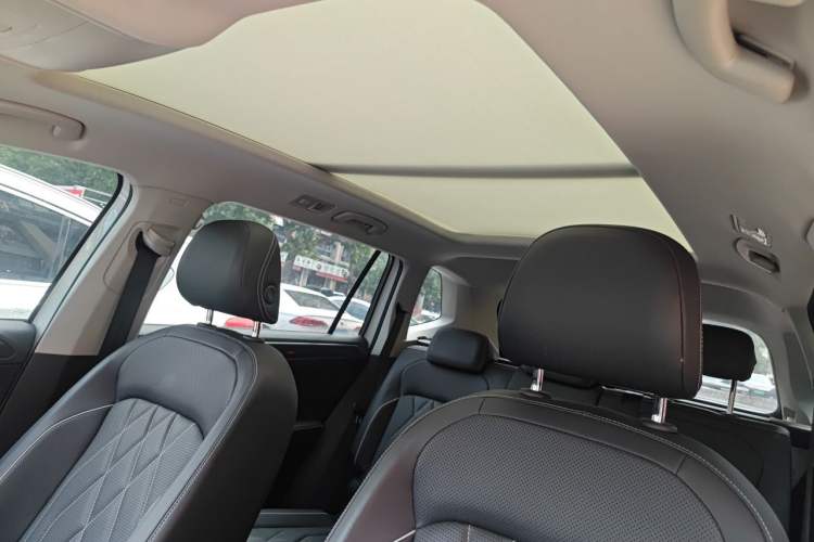 Used Volkswagen Tiguan L 2024 300TSI Automatic Two-Wheel Drive Smart Edition Headliner