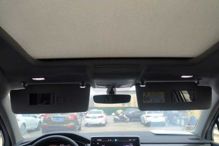 Used Volkswagen Tiguan L 2024 Outstanding Model 330TSI Automatic Two-Wheel Drive R-Line Dragon Glory Edition Headliner
