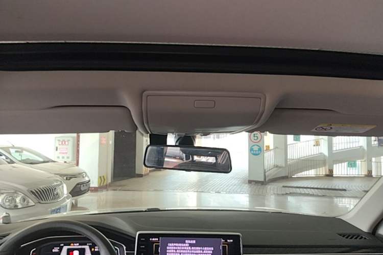 Used Volkswagen Tiguan L 2024 Outstanding Model 300TSI Automatic Two-Wheel Drive Longteng Edition Headliner