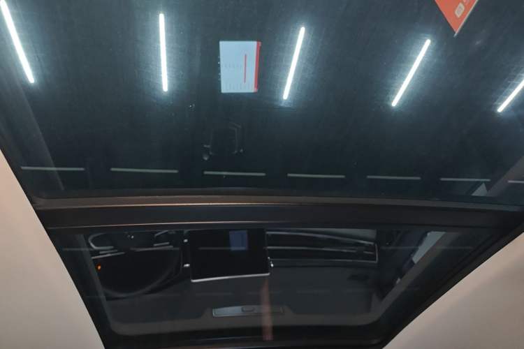Used Volkswagen Tiguan L 2024 Outstanding Model 330TSI Automatic Two-Wheel Drive R-Line Dragon Glory Edition Headliner