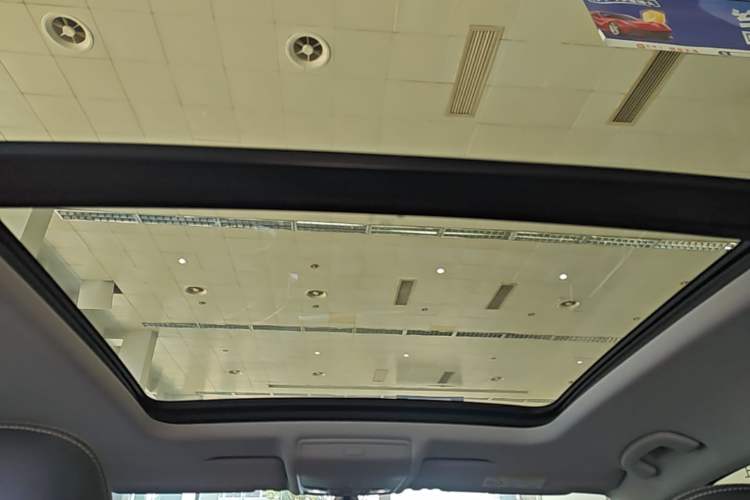 Used Volkswagen Tiguan L 2024 330TSI Automatic Two-Wheel Drive R-Line Enhanced Edition Headliner